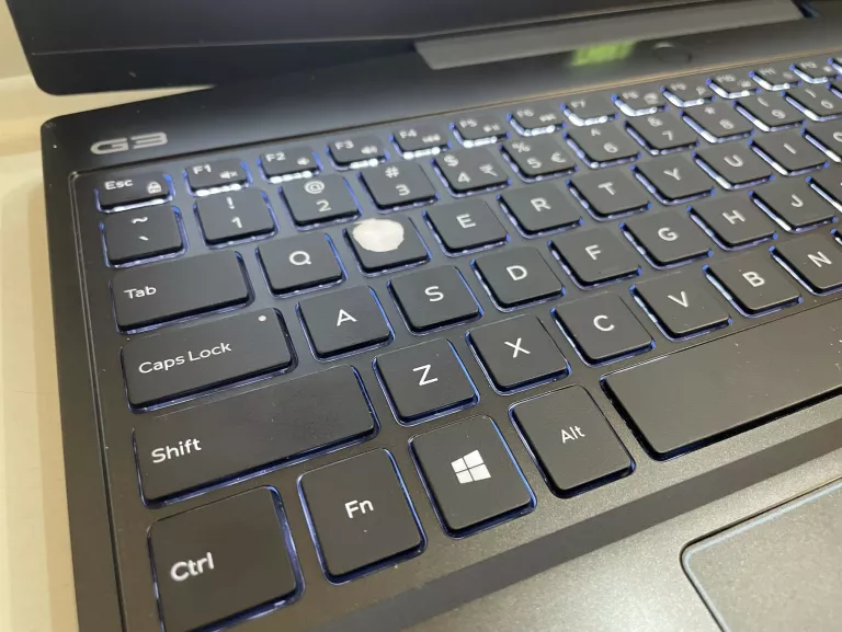 LAPTOP DELL P89F