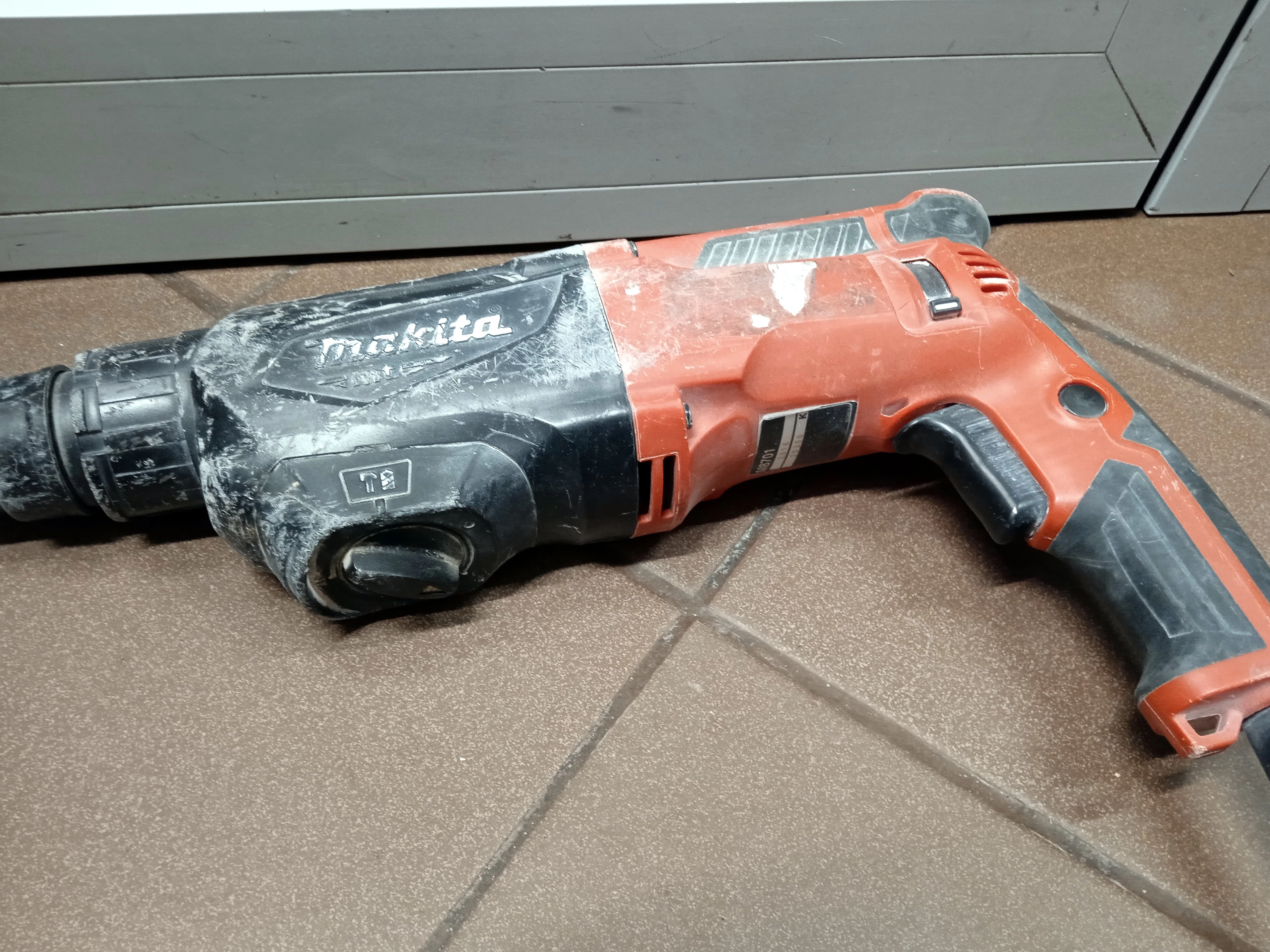 mlotowiertarka-makita-m8701-sds-plus-800w-krotka-2u-sj-olawa