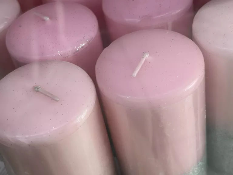 swieca-rozowa-z-brokatem-tedi-rozne-odcienie-marka-129255-1850317