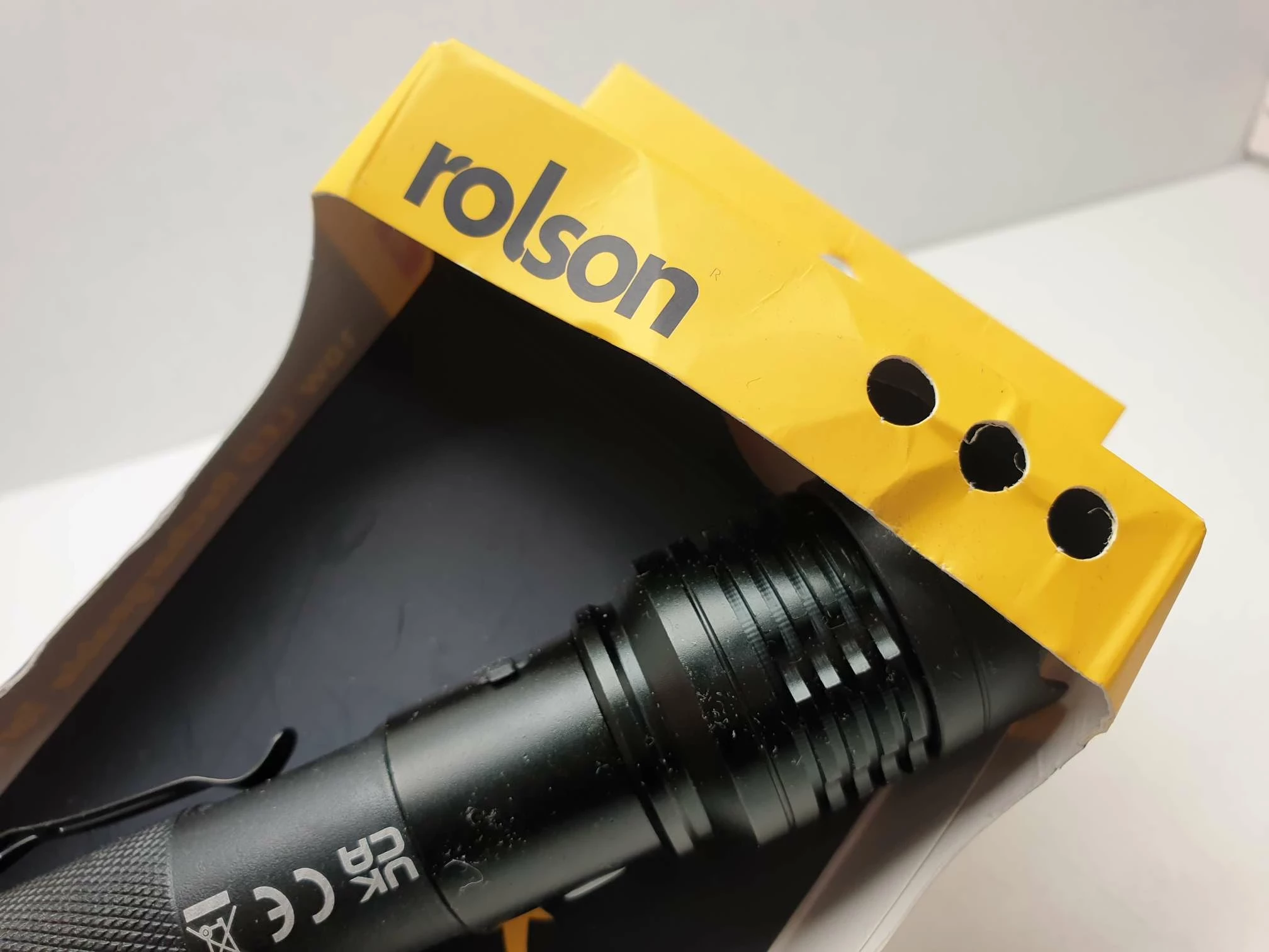 latarka-rolson-800-lumens-10w-stan-powystawowy