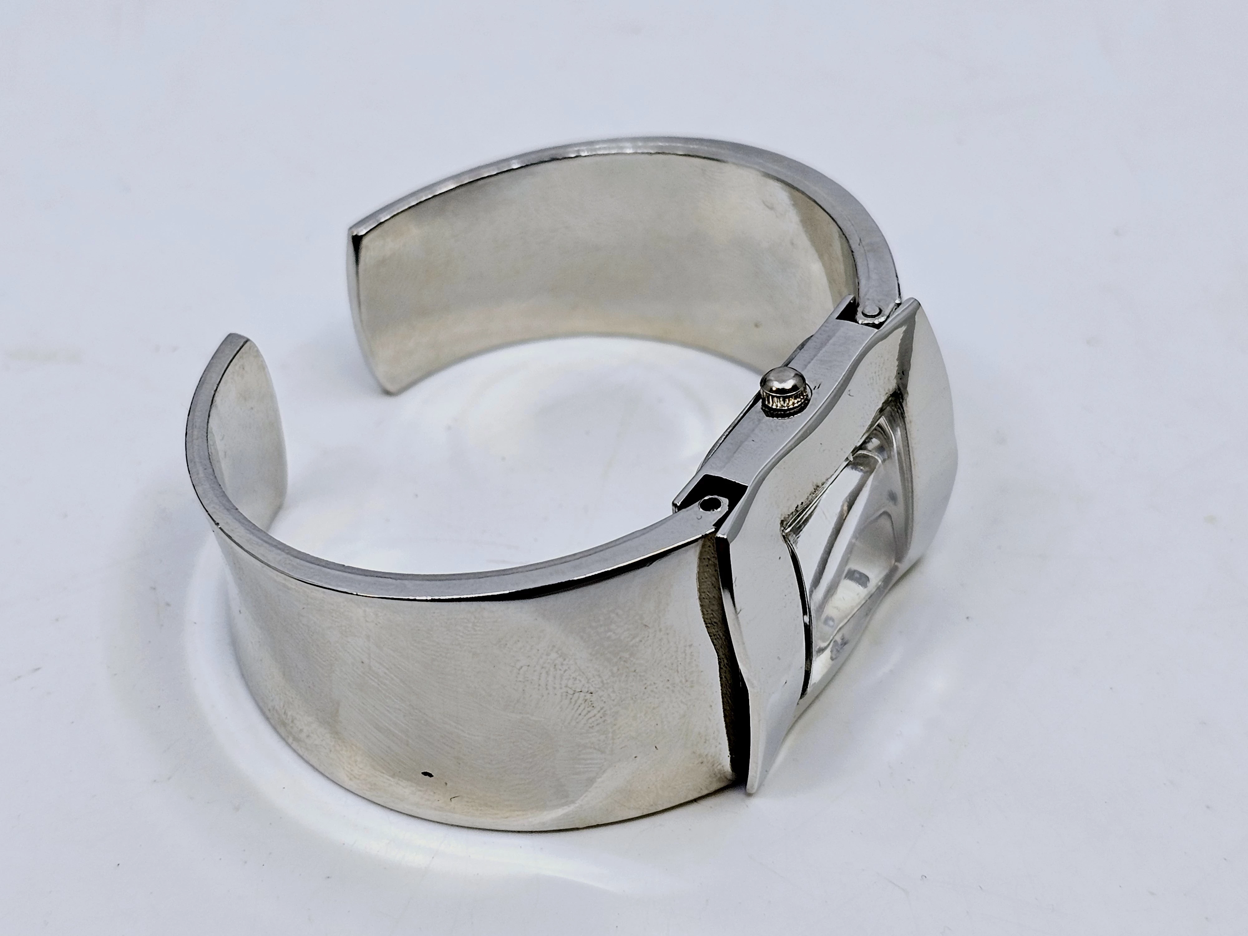 zegarek-leo-bernard-mechanizm-kwarcowy