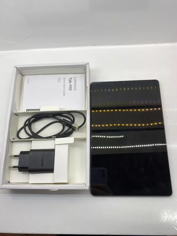 TABLET LENOVO TAB M9 KOMPLET