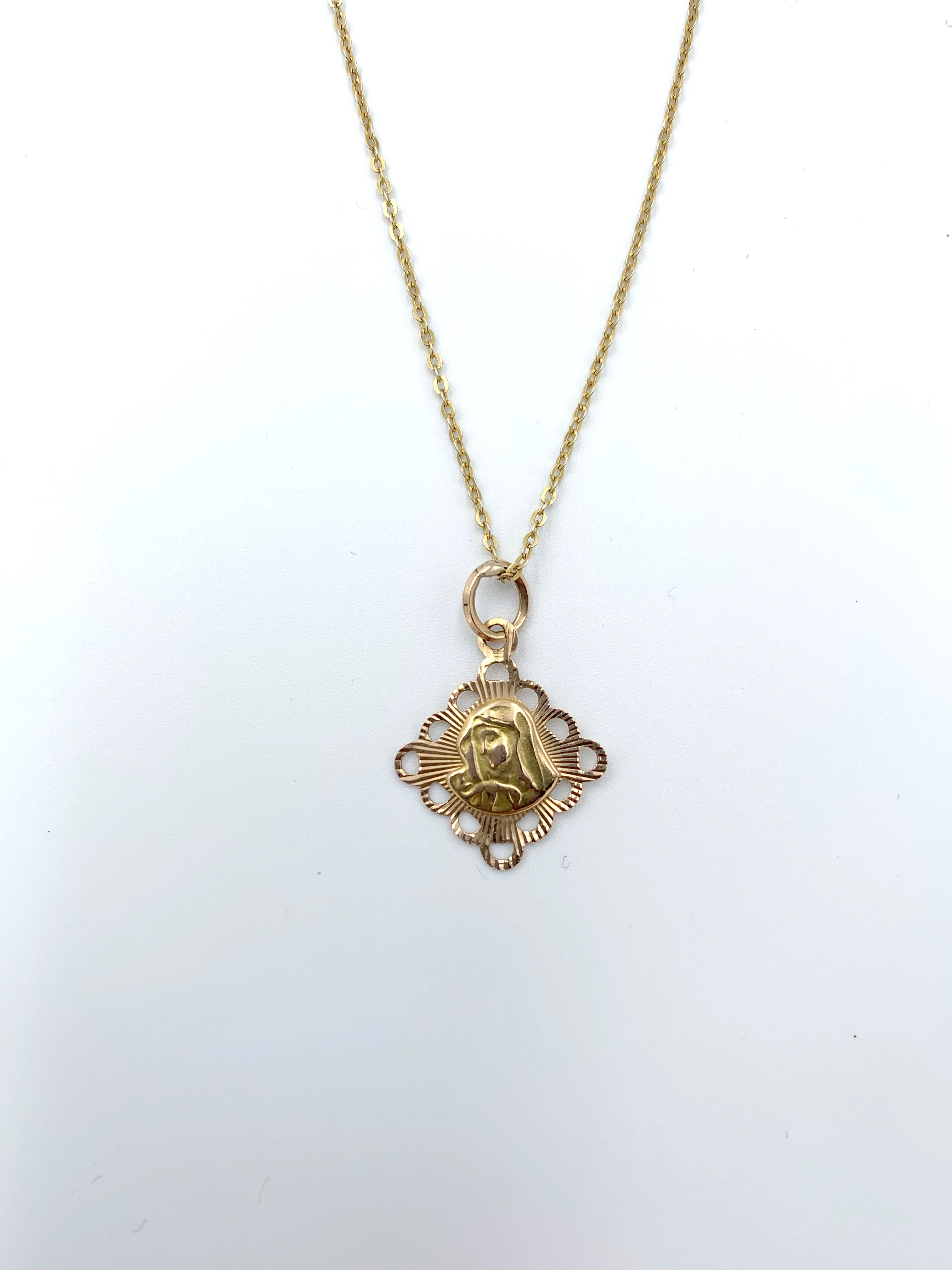 wyrob-jubilerski-uzywany-lancuszek-z-zawieszka-stan-uzywany