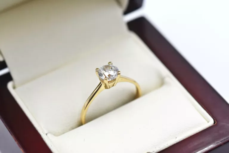 ŚLICZNY ZŁOTY PIERŚCIONEK Z CYRKONIĄ P585 14K 1,74G R18