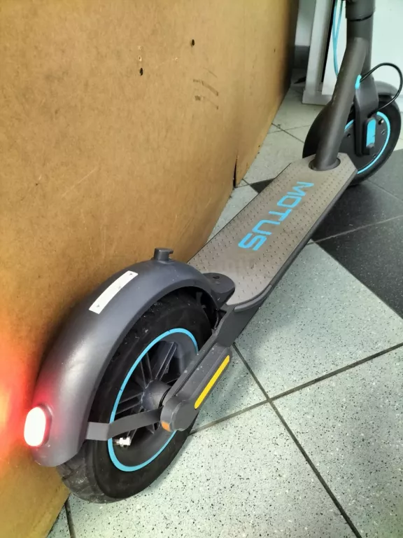 HULAJNOGA ELEKTRYCZNA MOTUS SCOOTY 10 LITE