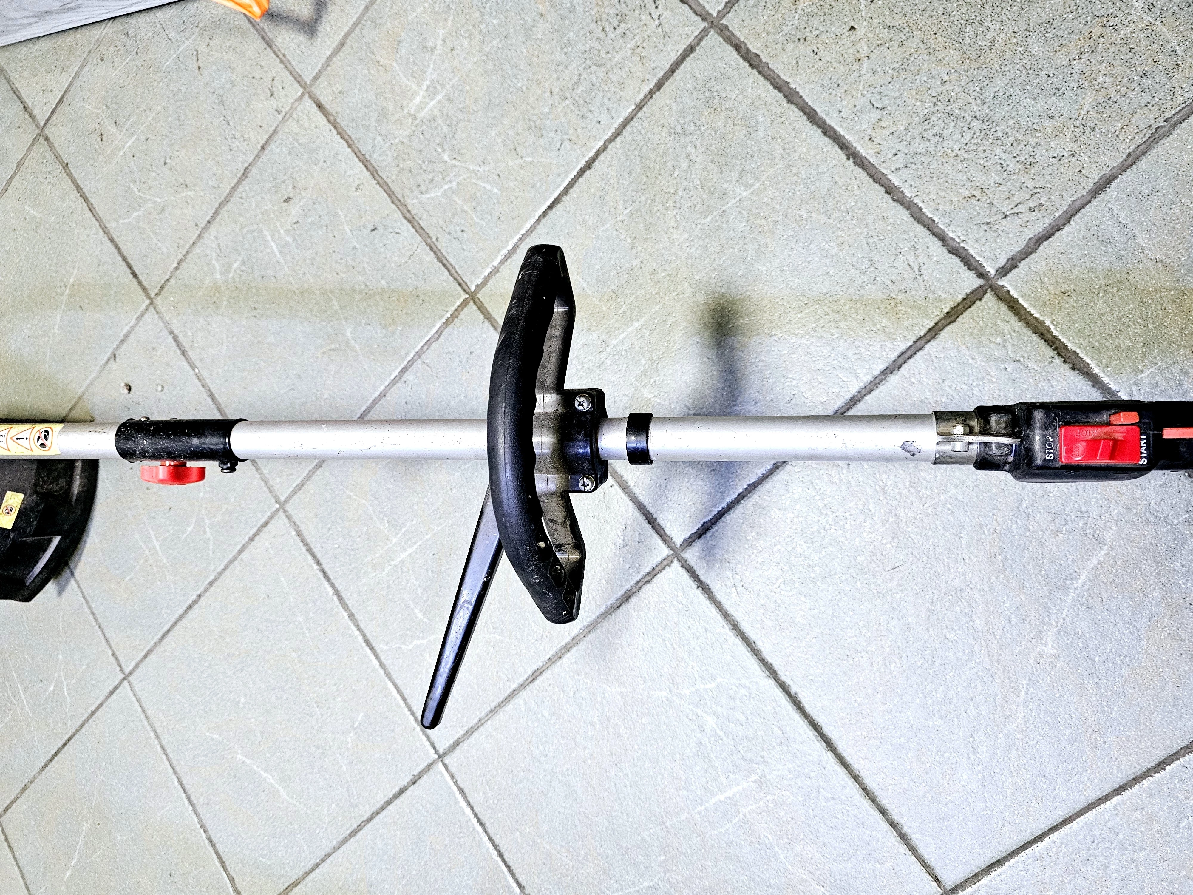 podkaszarka-florabest-fbs-25-a1-zasilanie-spalinowe