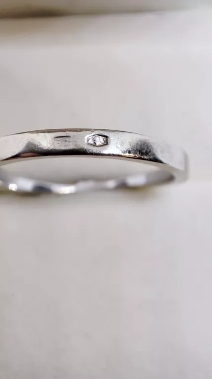 PIERŚCIONEK Z BIAŁEGO ZŁOTA 14K Z BRYLANTEM