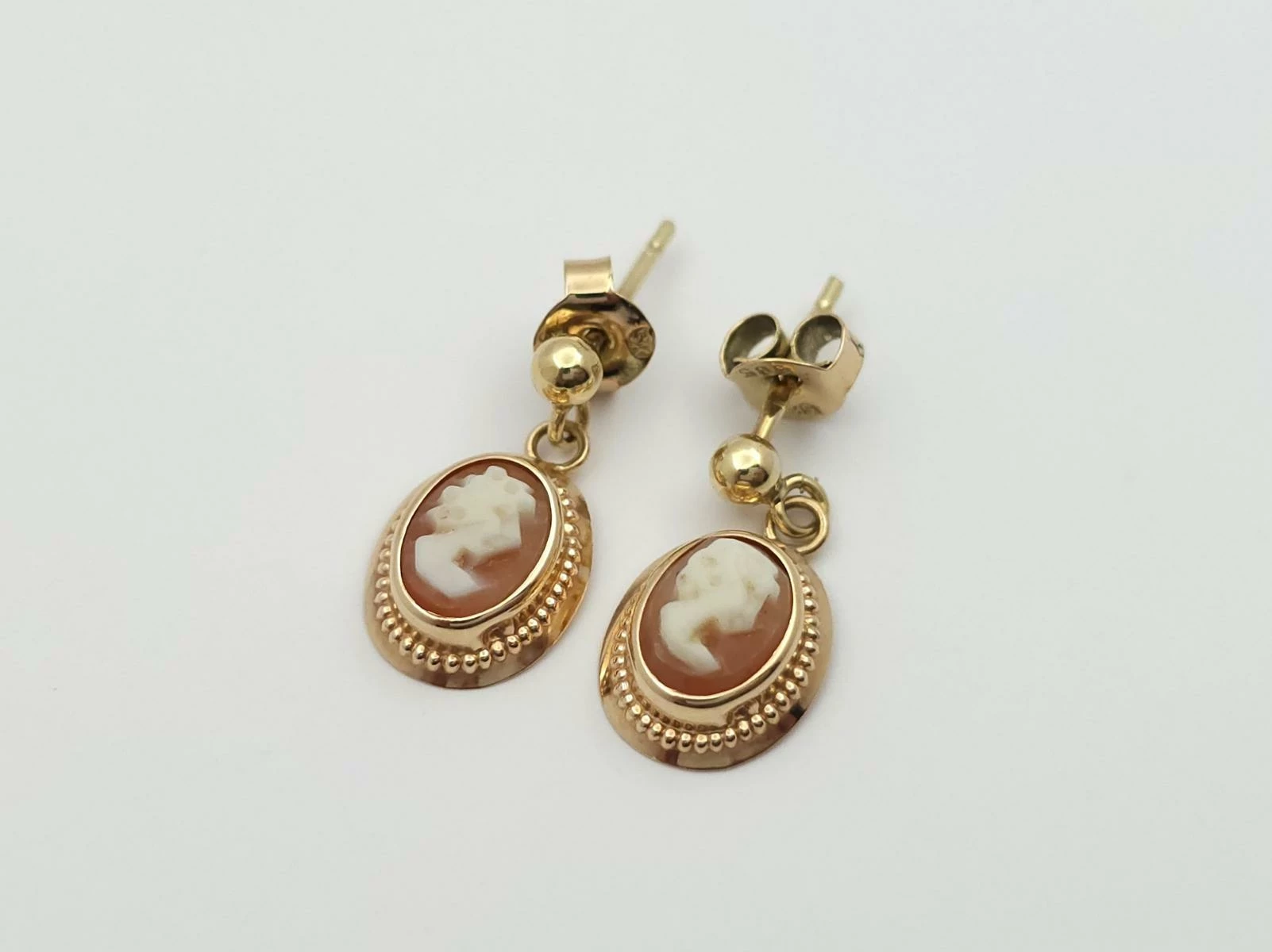 eleganckie-zlote-kolczyki-kamea-585-14k-140g-sztyft-kolor-dominujacy-zloty