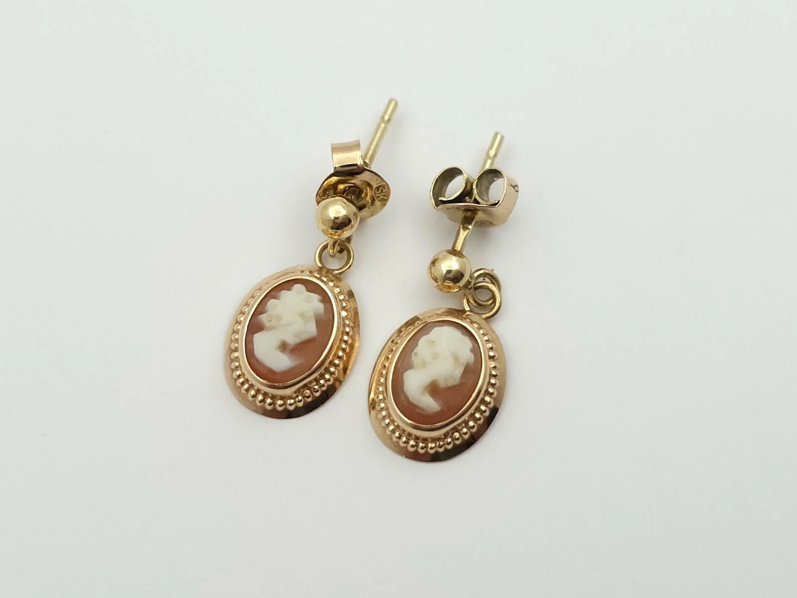 eleganckie-zlote-kolczyki-kamea-585-14k-140g-sztyft-cechy-brak