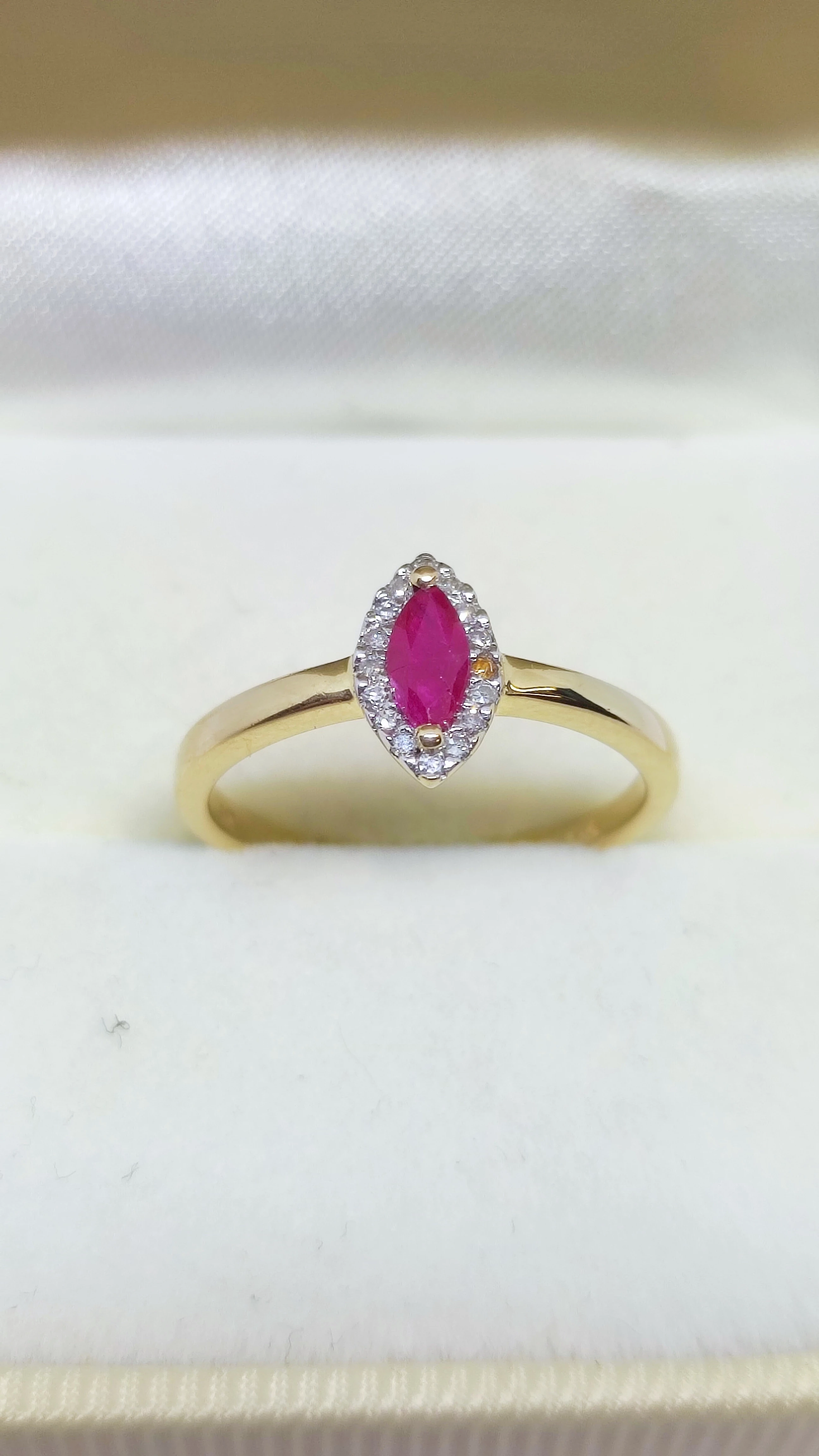 zloty-pierscionek-14k-z-rubinem-i-brylantami-marka-inna-marka