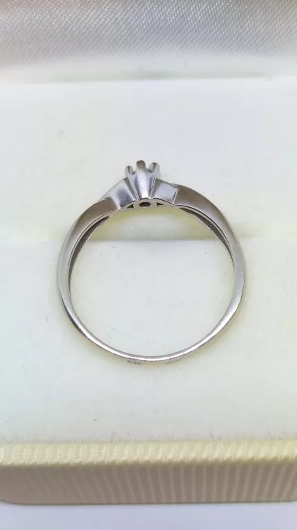 PIERŚCIONEK BIAŁE ZŁOTO 14K Z BRYLANTEM