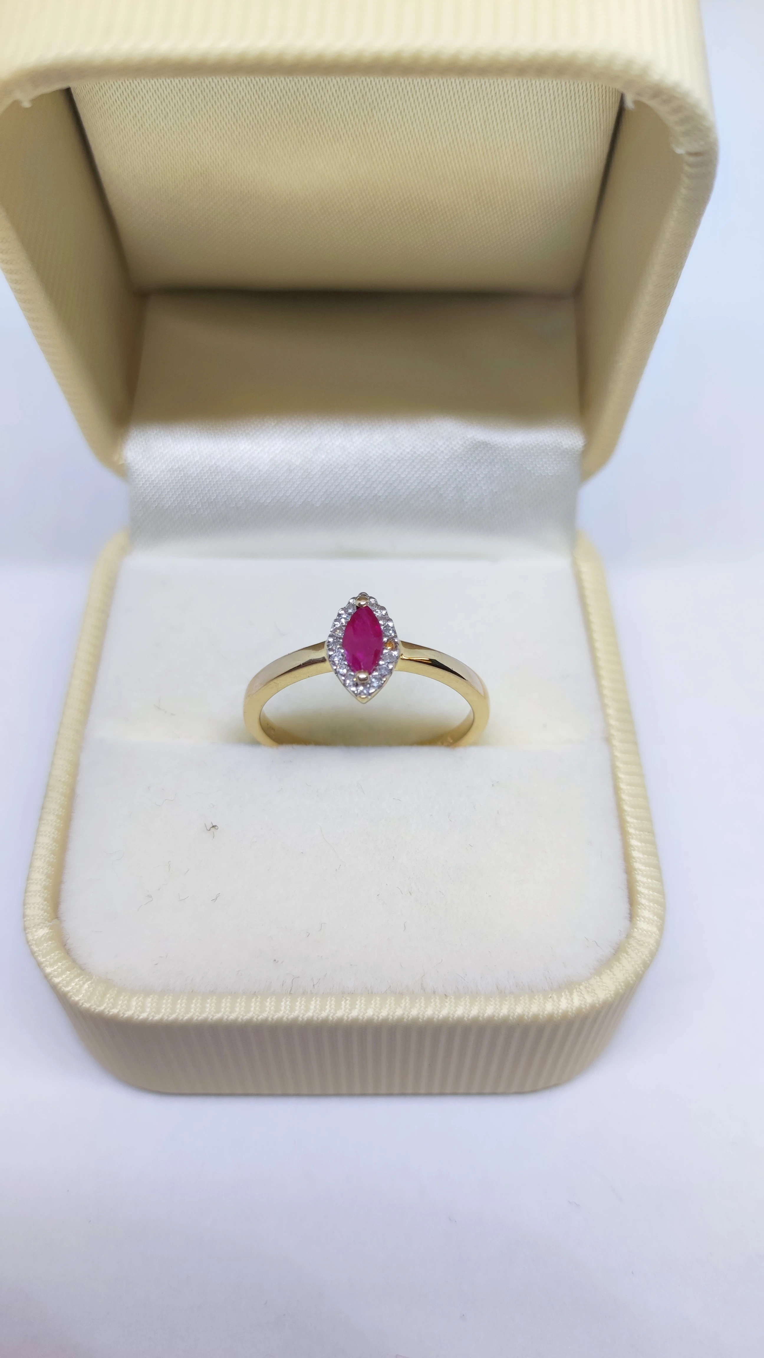 zloty-pierscionek-14k-z-rubinem-i-brylantami-stan-uzywany