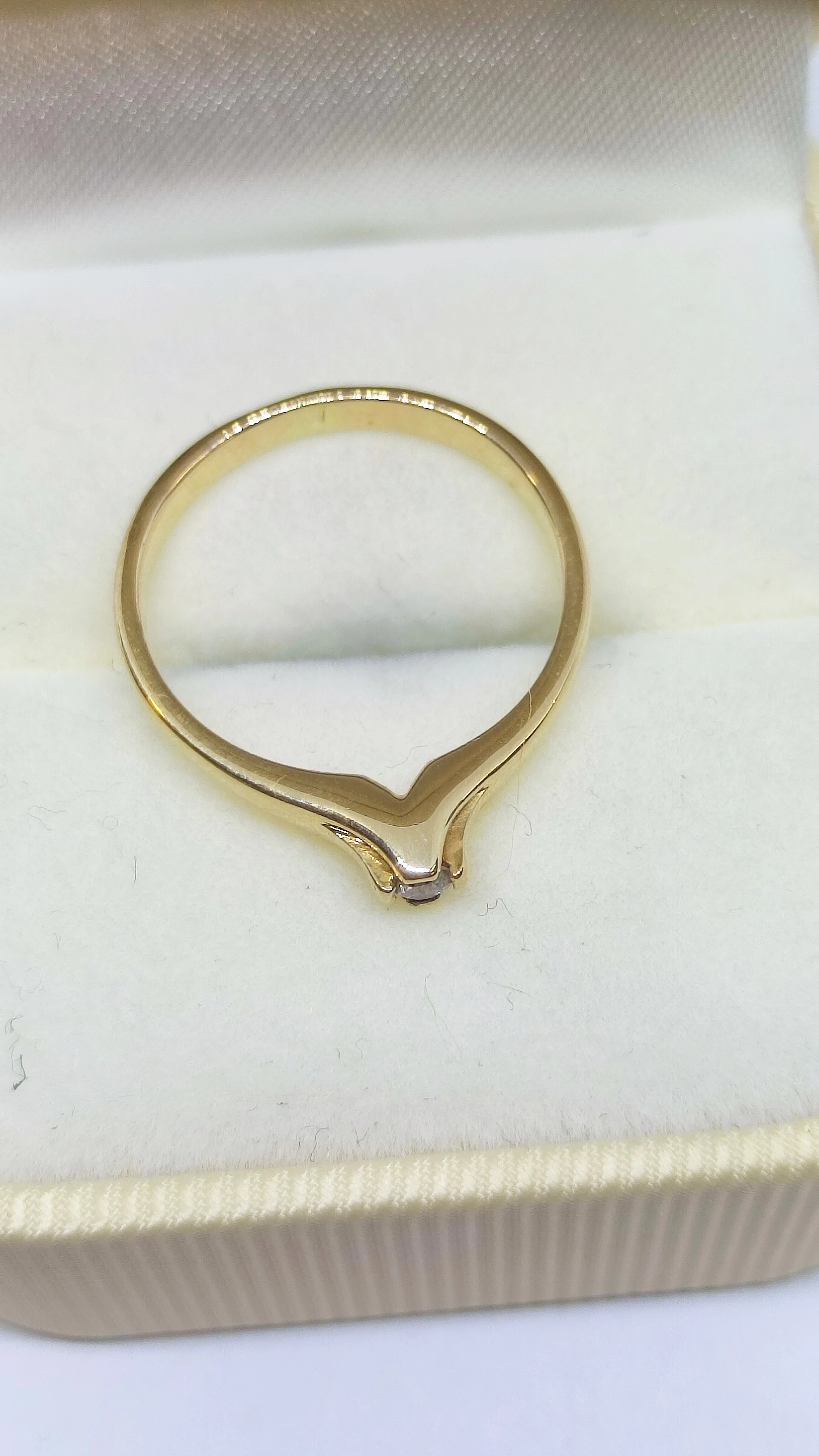 zloty-pierscionek-14k-z-brylantem-material-zloto