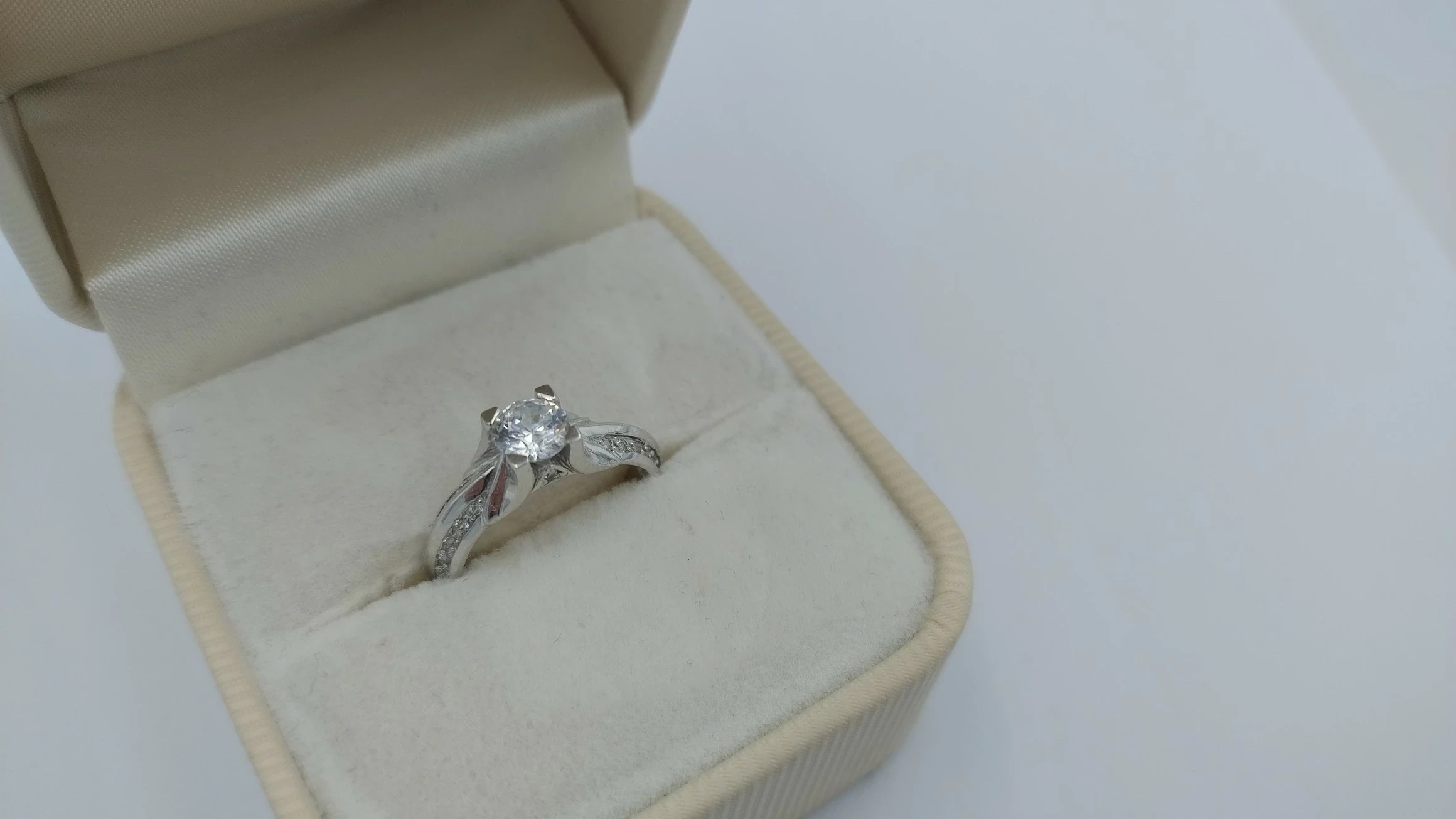 wyrob-jubilerski-uzywany-pierscionek-stan-uzywany