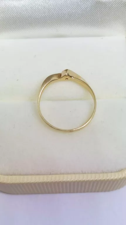 pierscionek-14k-z-diamentem-stan-uzywany