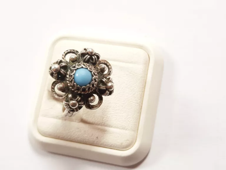 srebrny-stary-pierscionek-pr800-w390-cechy-brak