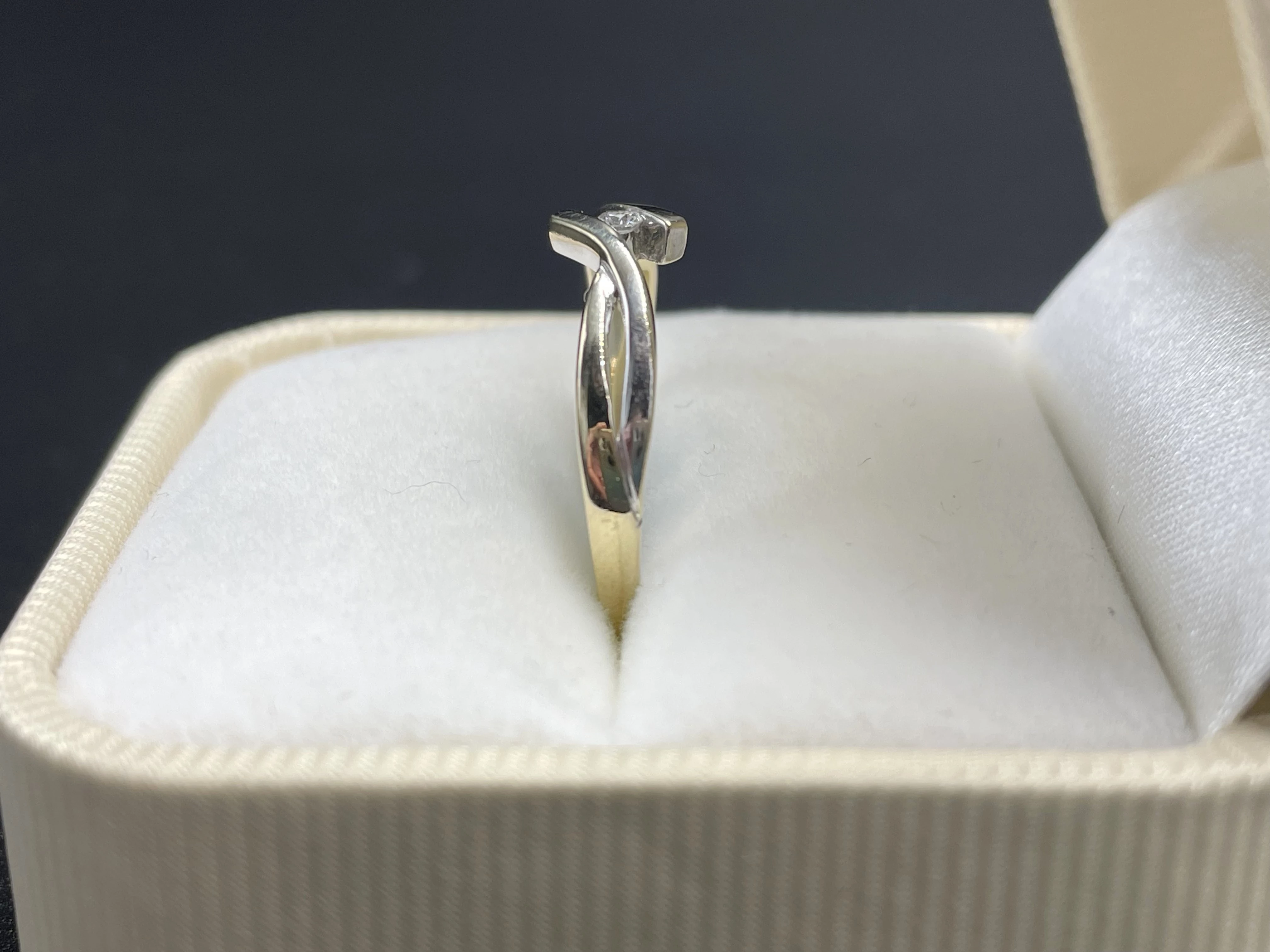 pierscionek-zloto-14-z-brylantem-kamien-brylant