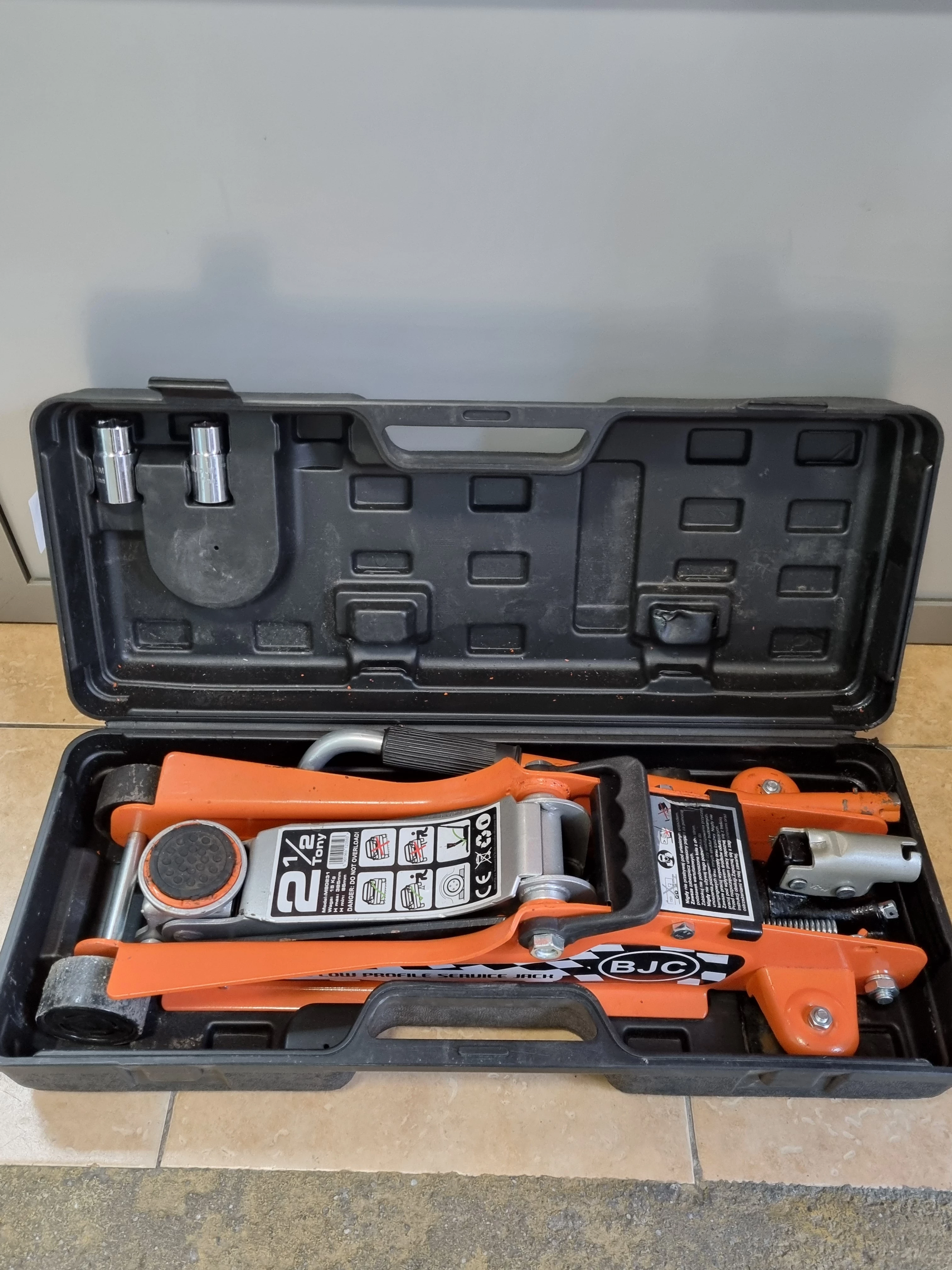 podnosnik-niskoprofilowy-bjc-m80231-walizka-jaworzynska-46-legnica-sj