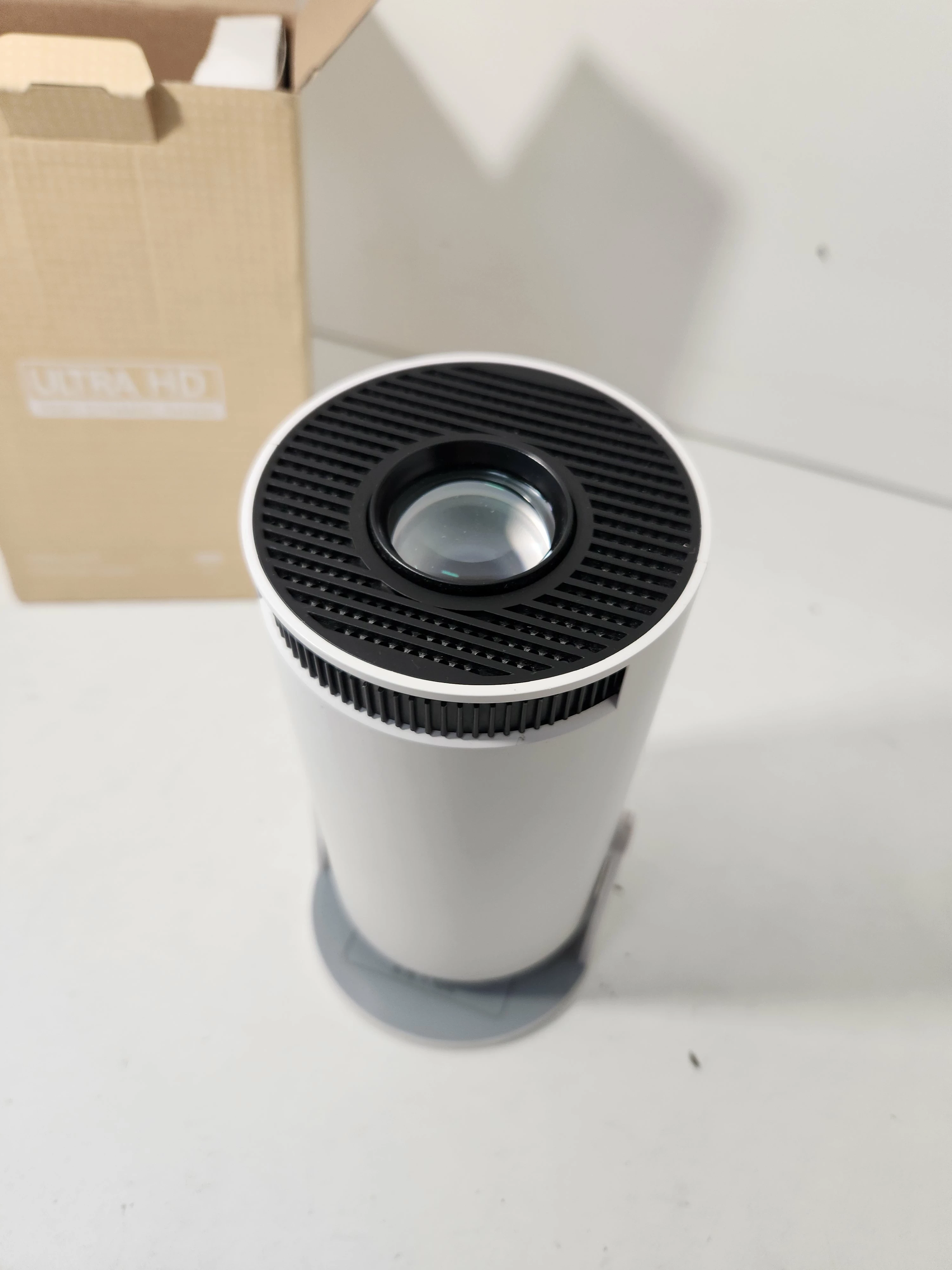 obrotowy-mini-projektor-rzutnik-full-hd-hy300-ean-gtin-5905679710258