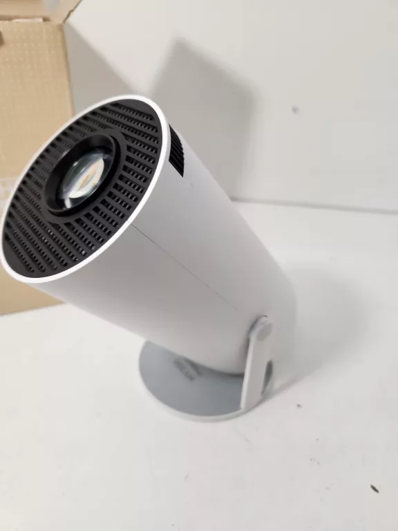 obrotowy-mini-projektor-rzutnik-full-hd-hy300-stan-uzywany
