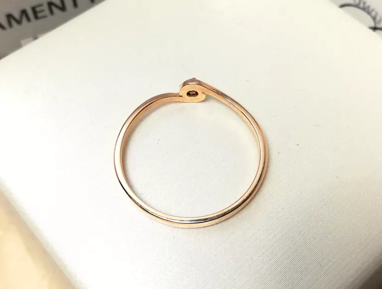 zloty-pierscionek-zreczynowy-z-brylantem-128g-585-r17-kamien-17088-128