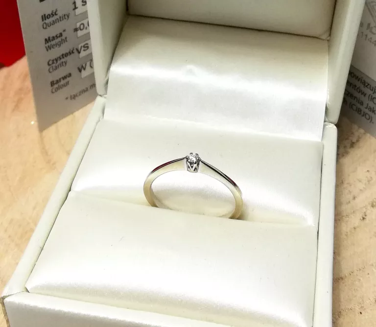 zloty-pierscionek-z-bialego-zlota-z-brylantem-wk-184gr-585-r165-ean-gtin-5903772012569