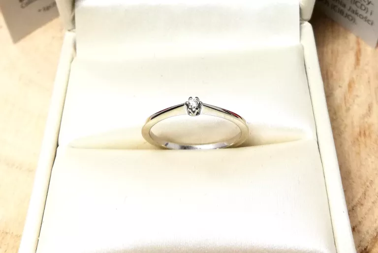 zloty-pierscionek-z-bialego-zlota-z-brylantem-wk-184gr-585-r165-waga-200
