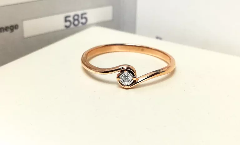 zloty-pierscionek-zreczynowy-z-brylantem-128g-585-r17-3-maja-105-dabrowa-gornicza