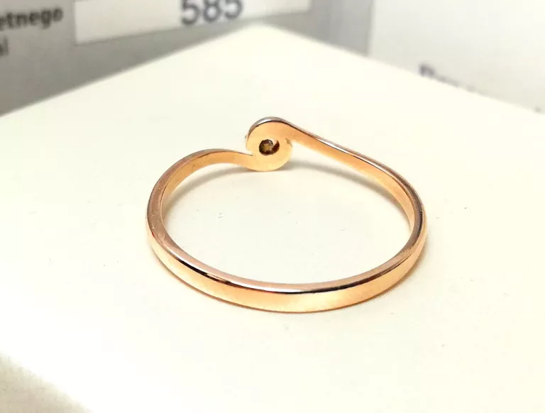 zloty-pierscionek-zreczynowy-z-brylantem-128g-585-r17-material-15835-2