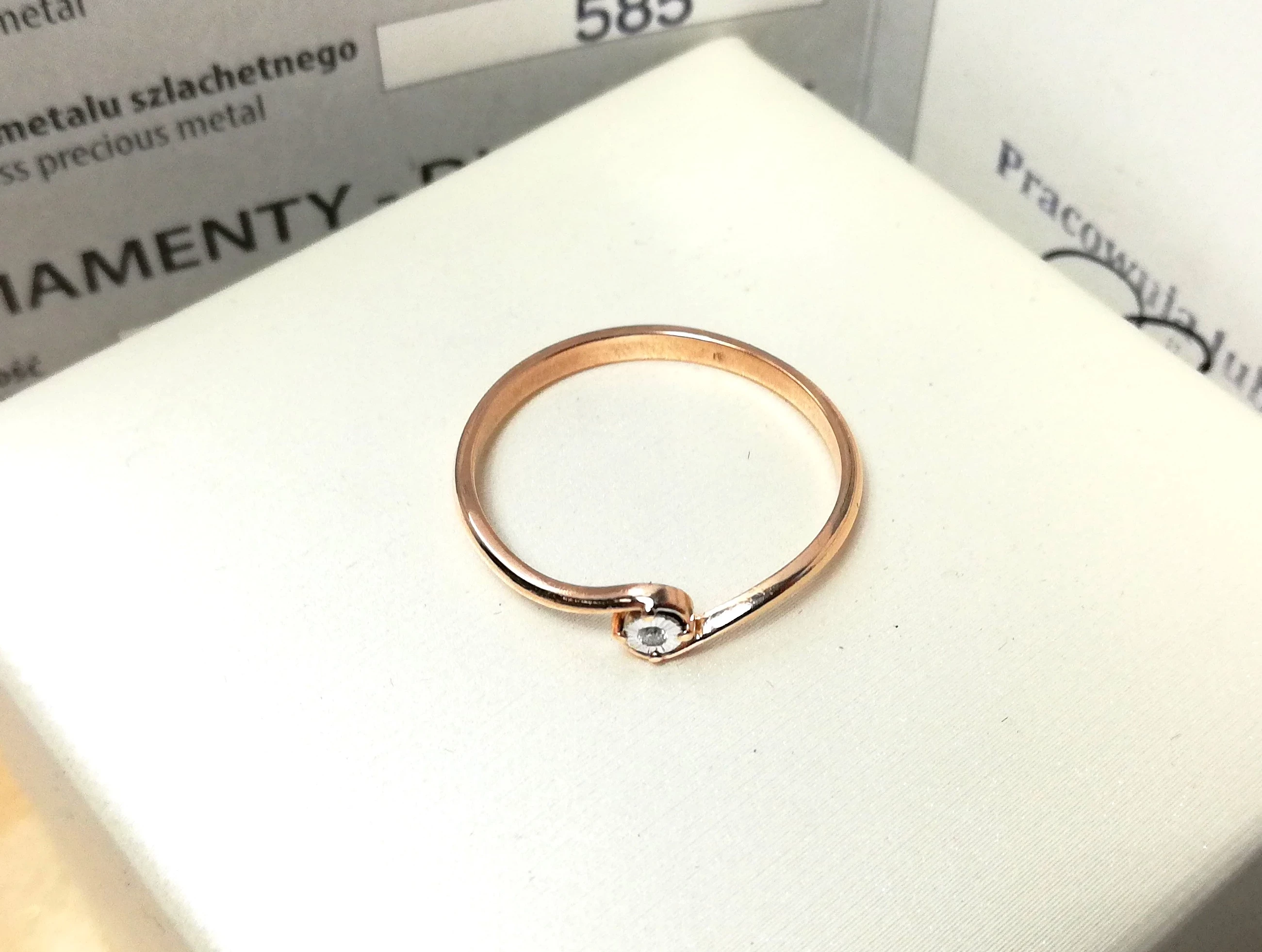 zloty-pierscionek-zreczynowy-z-brylantem-128g-585-r17-rozmiarsrednica-wew-mm-372-17