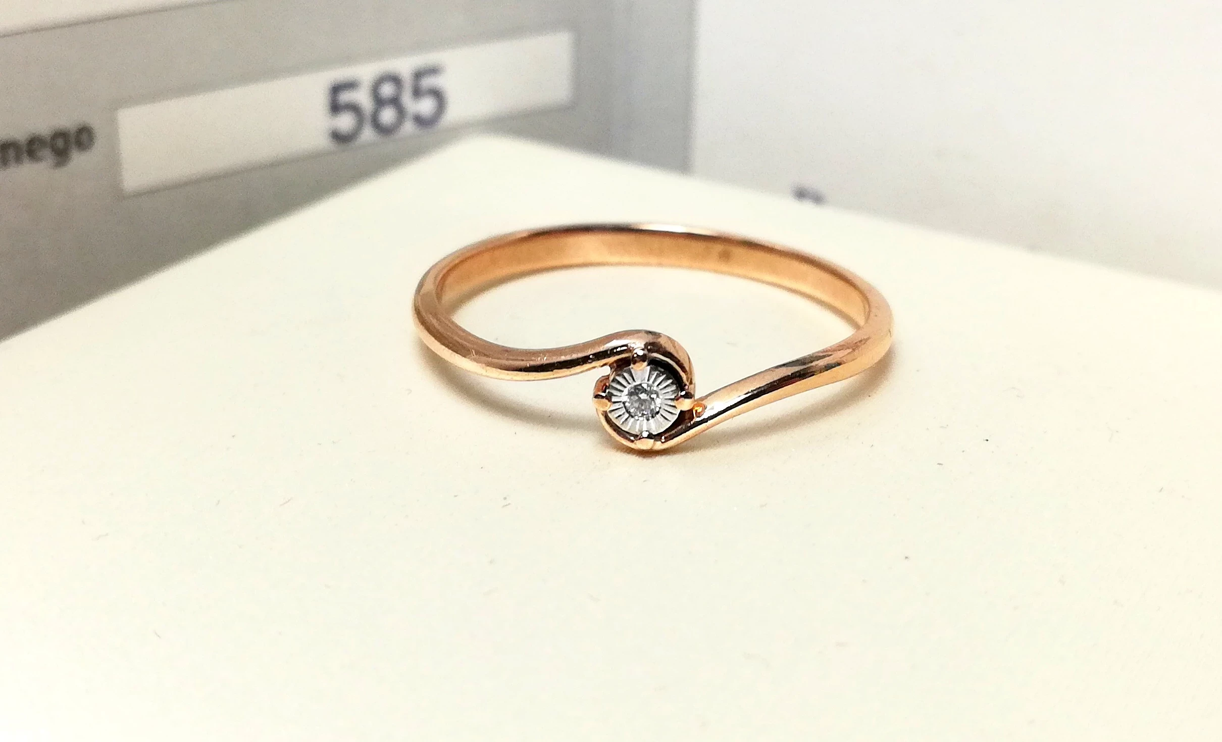 zloty-pierscionek-zreczynowy-z-brylantem-128g-585-r17-3-maja-105-dabrowa-gornicza