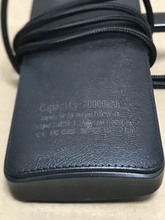 powerbank-20000-mah-kabel-pojemnosc-akumulatora-20000