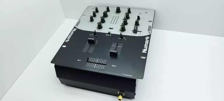NUMARK DM 1050 MIKSER DJ