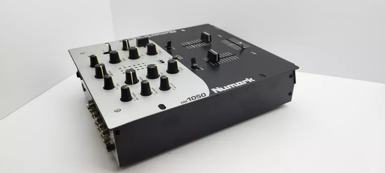 NUMARK DM 1050 MIKSER DJ