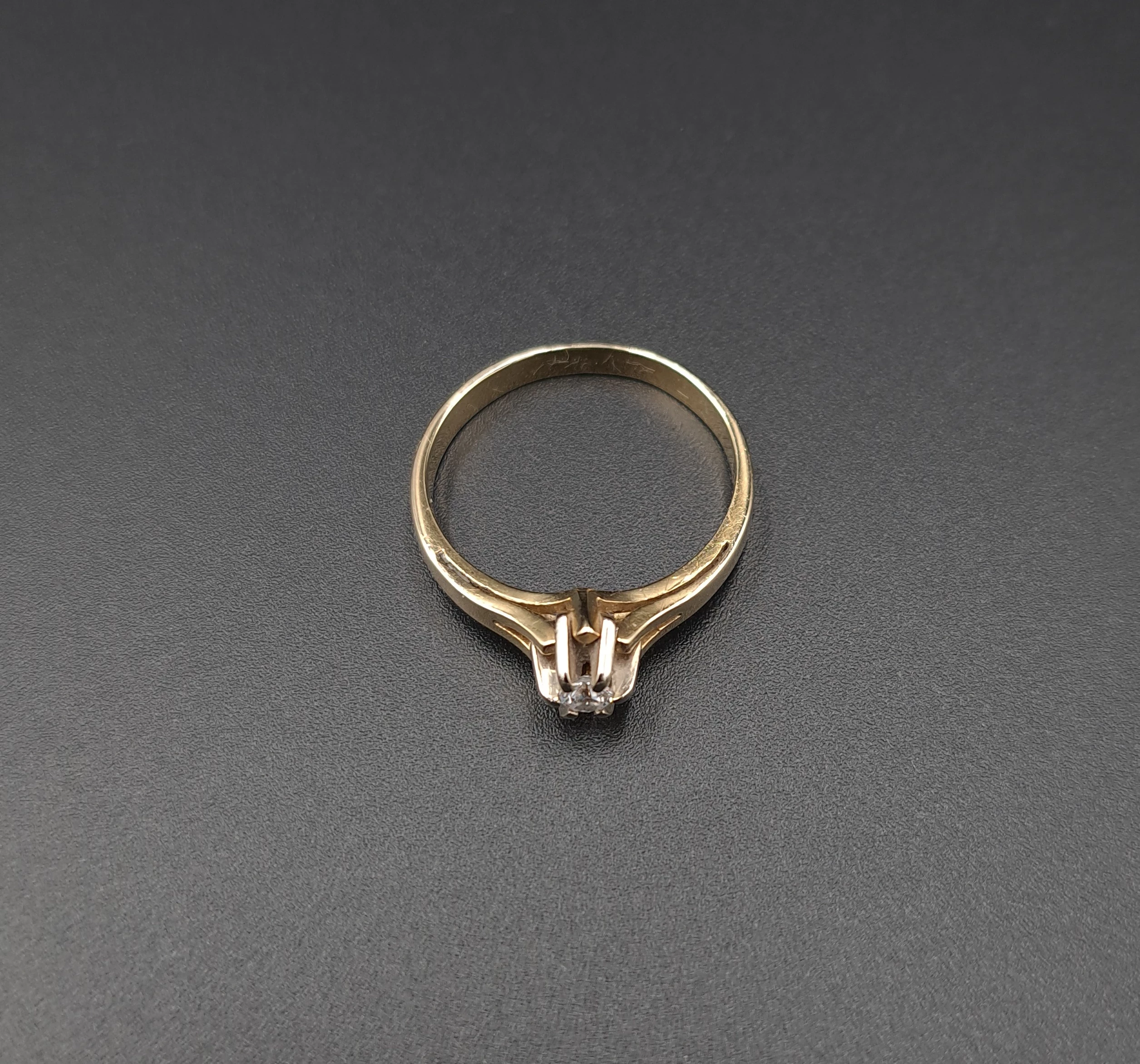 wyrob-jubilerski-uzywany-pierscionek-marka-bez-marki