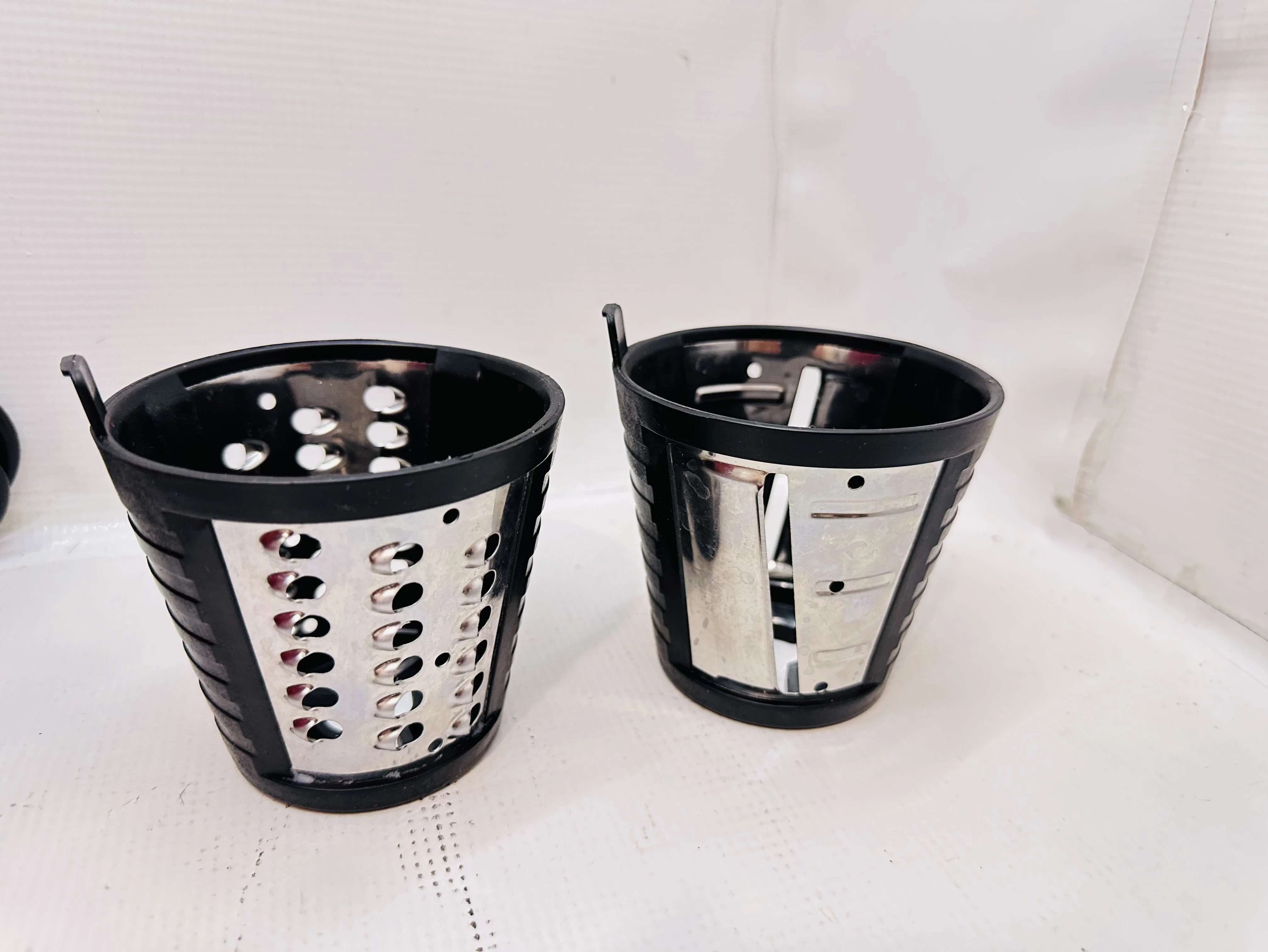 wyciskarka-philipiak-ph-1007-osprzet-opis-kolor-dominujacy-czerwony