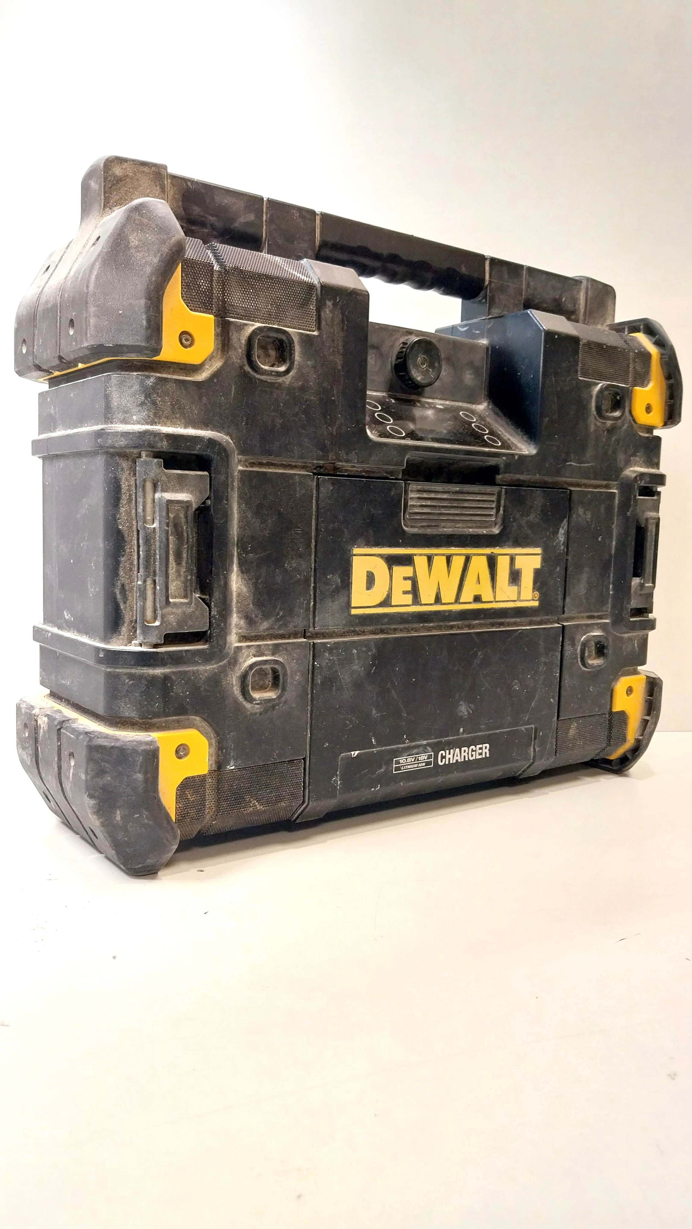 radio-budowlane-tstak-dewalt-dwst1-81078-marka-dewalt