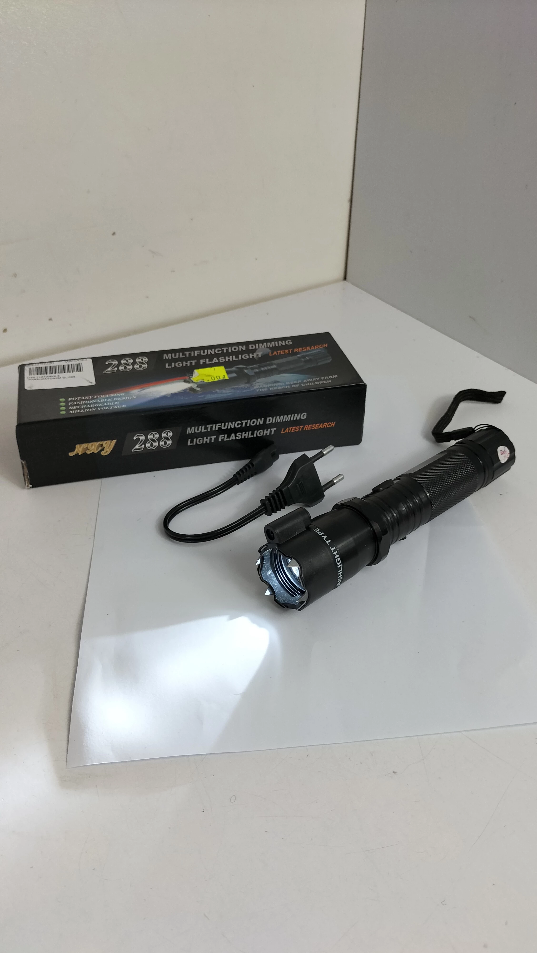 latarka-z-paralizatorem-ql-268-rodzaj-wielofunkcyjna