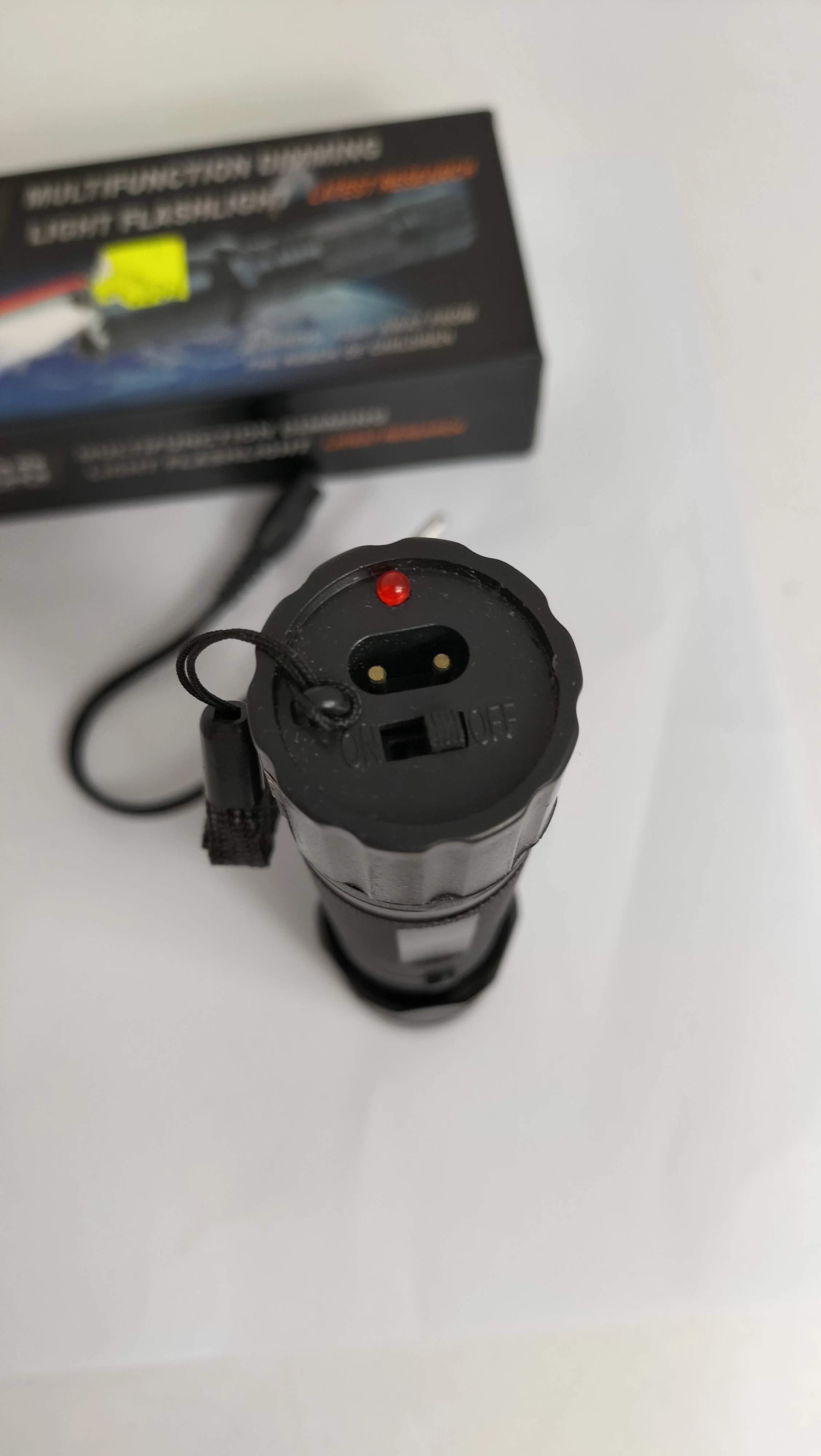 latarka-z-paralizatorem-ql-268-kod-producenta-000