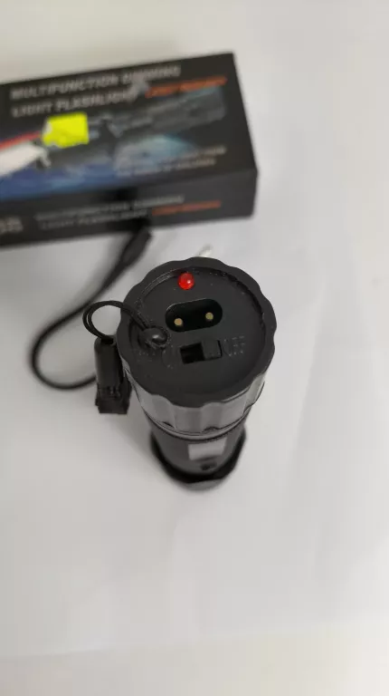 latarka-z-paralizatorem-ql-268-kod-producenta-000