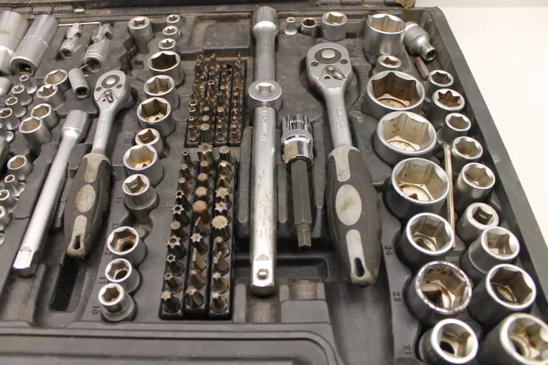 zestaw-kluczy-powerfix-profi-liczba-elementow-w-zestawie-171