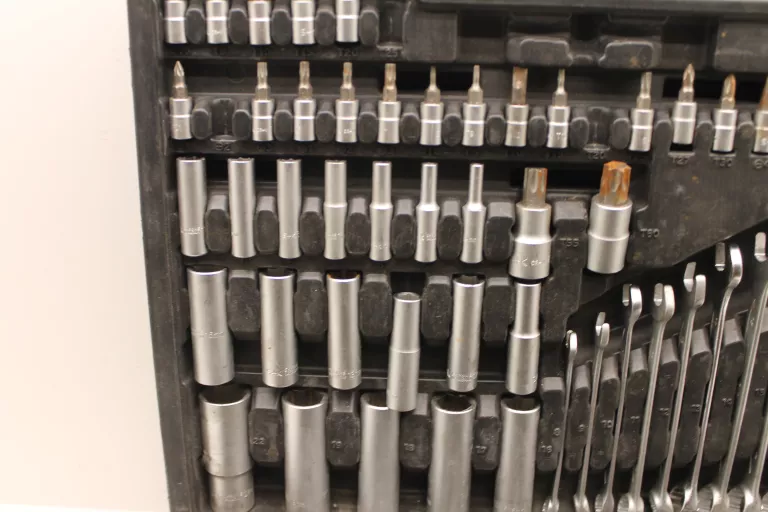 zestaw-kluczy-powerfix-profi-stan-uzywany