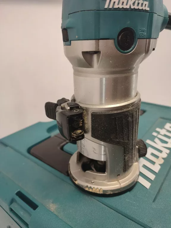 FREZARKA GÓRNOWRZECIONOWA MAKITA RT0700C 710W