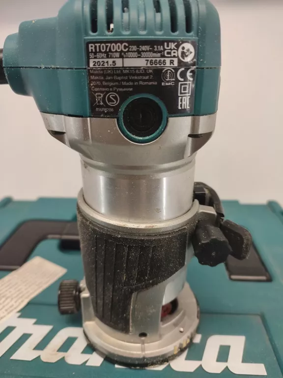 FREZARKA GÓRNOWRZECIONOWA MAKITA RT0700C 710W