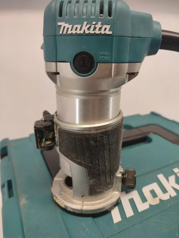 FREZARKA GÓRNOWRZECIONOWA MAKITA RT0700C 710W