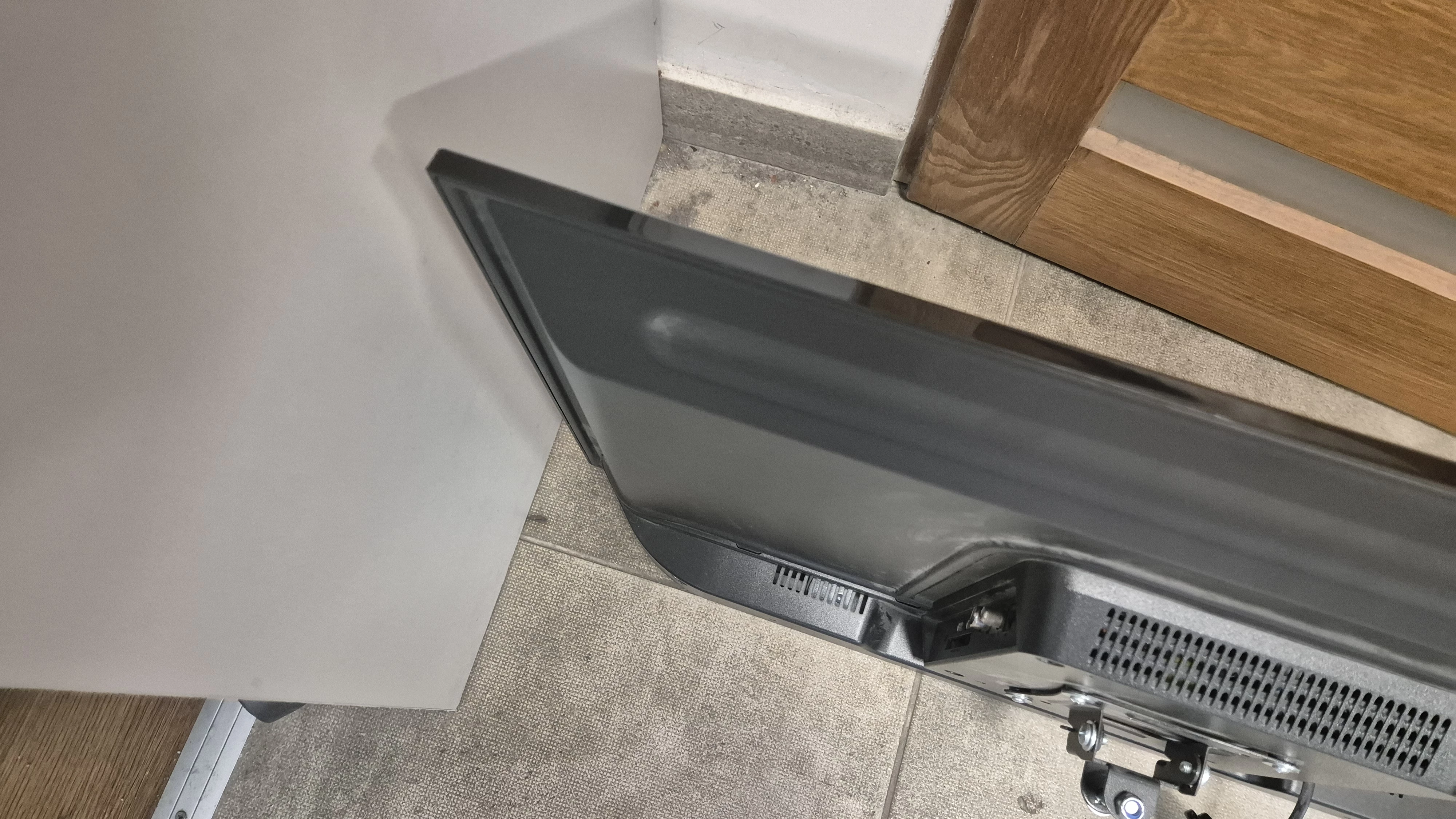 telewizor-led-tcl-32d4300-uszkodzona-matryca-klasa-efektywnosci-energetycznej-247945-838302