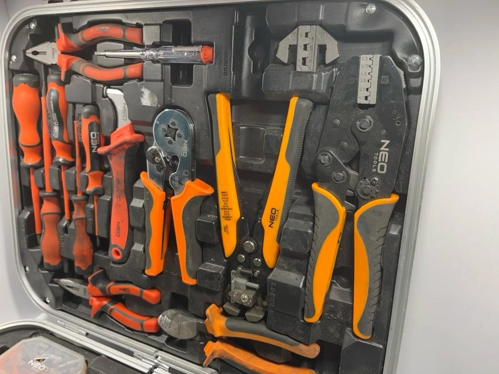 klucze-neo-tools-01-310-walizka-wojska-polskiego-112-swiecie