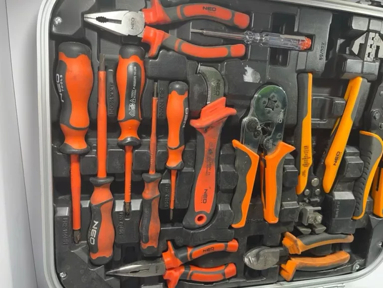 klucze-neo-tools-01-310-walizka-product-id-8d539000-cd87-4e17-abdd-6ad7652202c2
