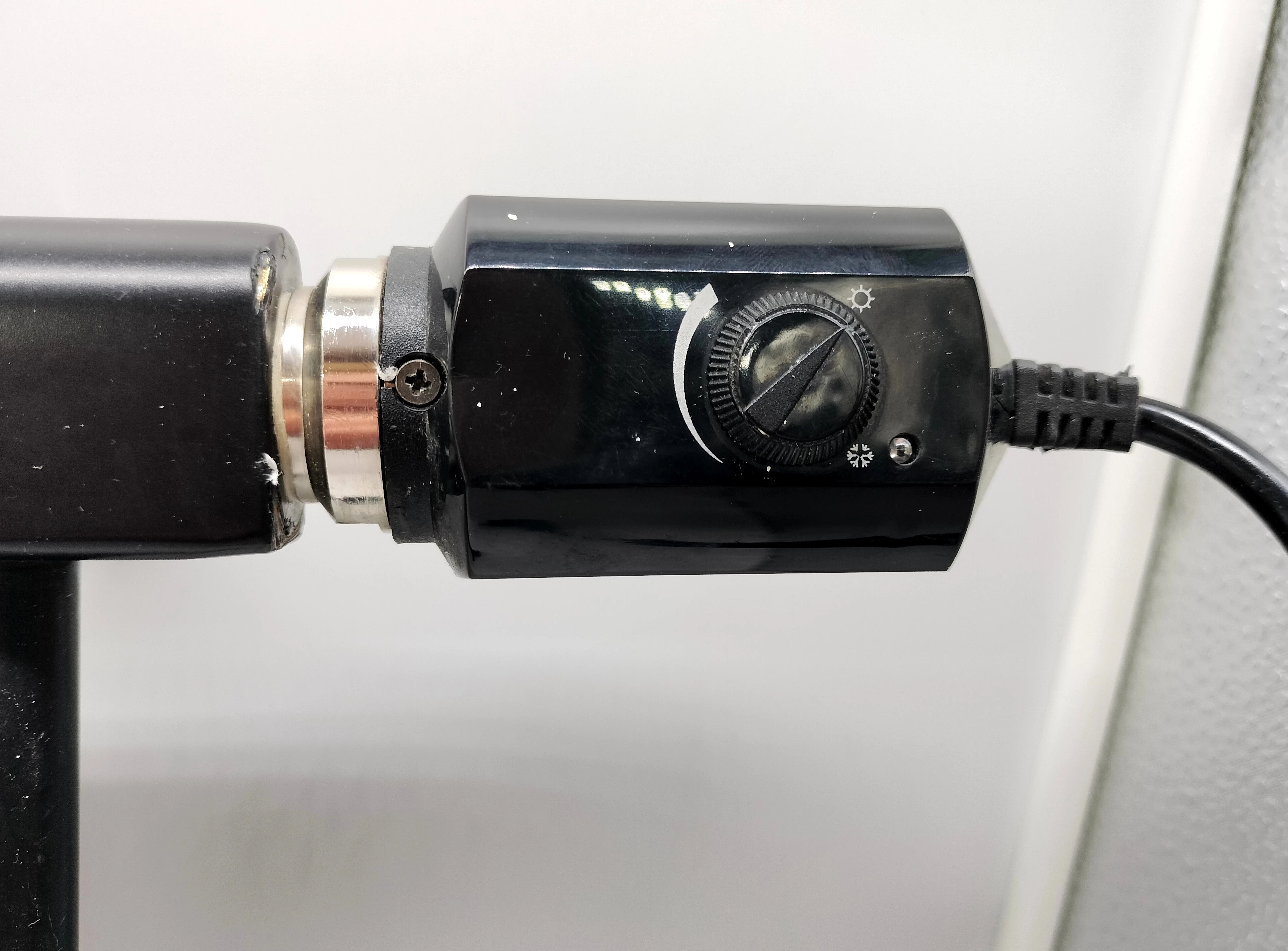 grzejnik-lazienkowy-z-termoregulatorem-rd10-250v-kolor-czarny