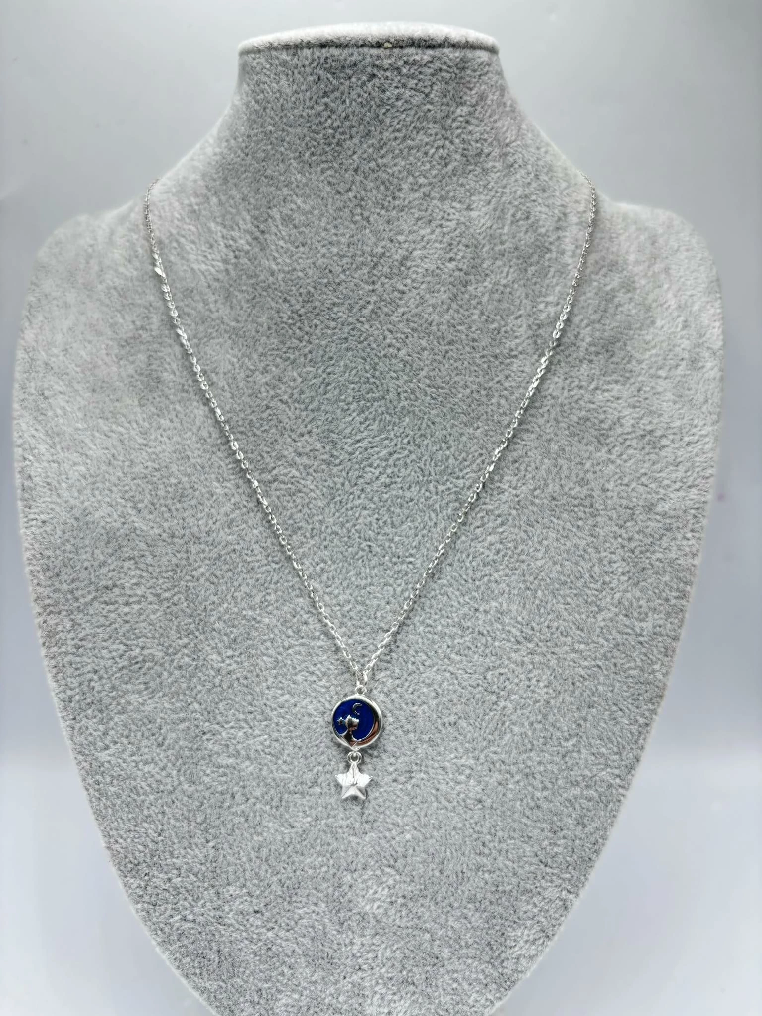 srebrny-lancyszek-z-motywem-kota-i-nocy-32g-kollataja-33-wroclaw